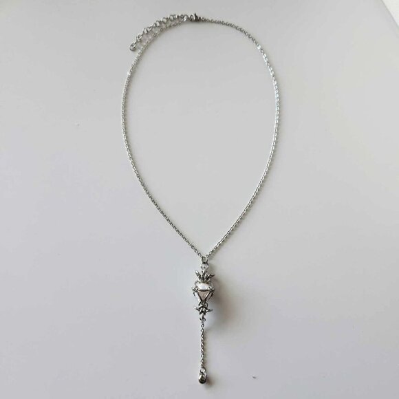 Vintage white pearl and silver rosary necklace with a small silver chain - Picture 5 of 8